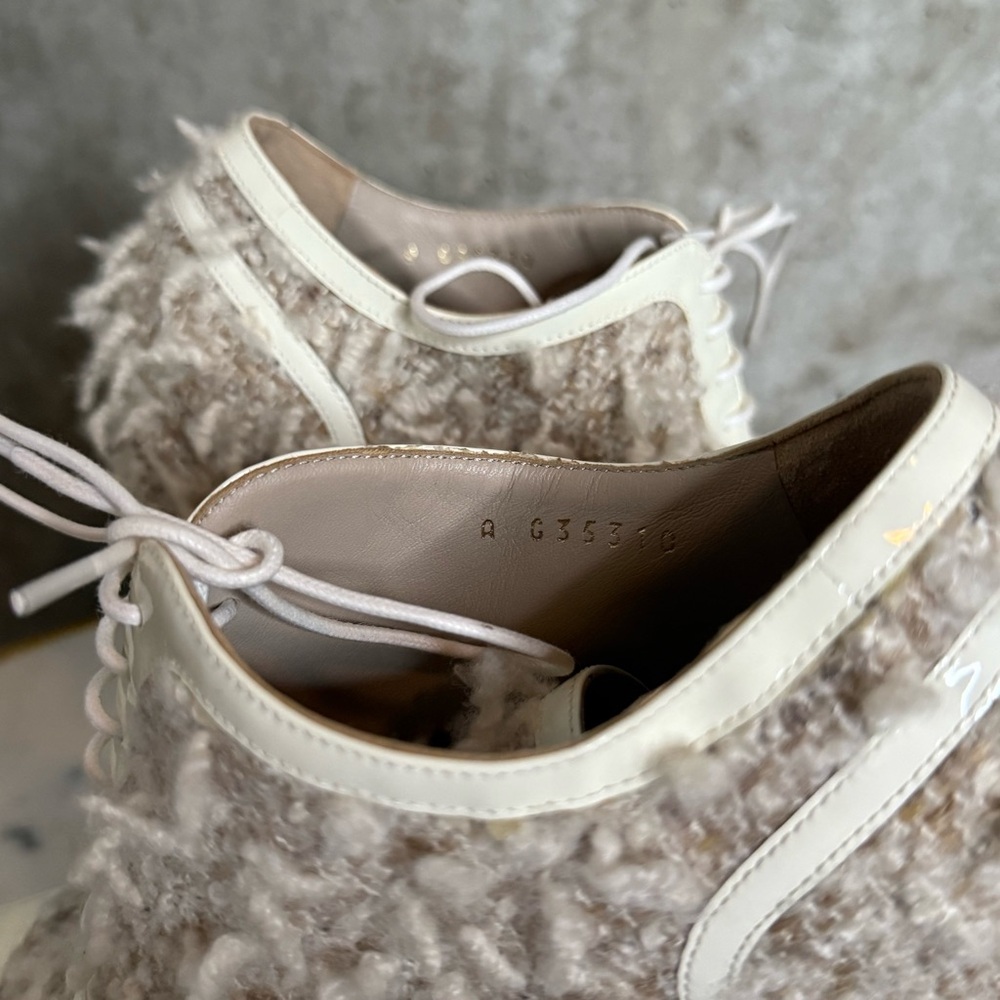 Chanel CC Cream Furry Patent Lace Up Cap Toe Block Heel Oxford - Picture 10 of 14